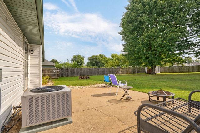204 Arrowhead Road, Willard, MO 65781