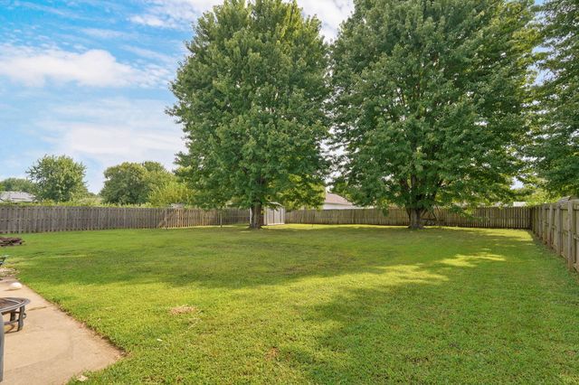 204 Arrowhead Road, Willard, MO 65781