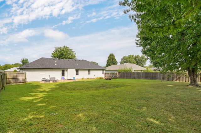 204 Arrowhead Road, Willard, MO 65781