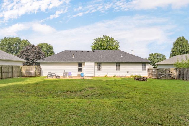 204 Arrowhead Road, Willard, MO 65781