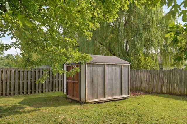 204 Arrowhead Road, Willard, MO 65781