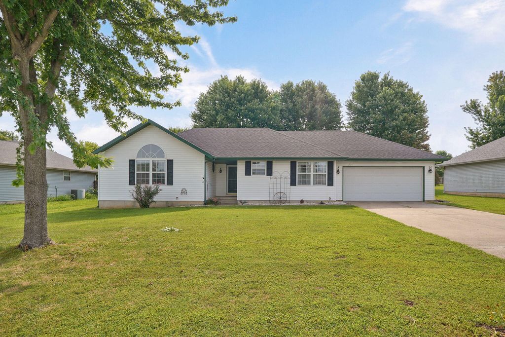 204 Arrowhead Road, Willard, MO 65781