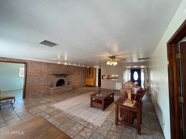 374 W Duane Street, Benson, AZ 85602