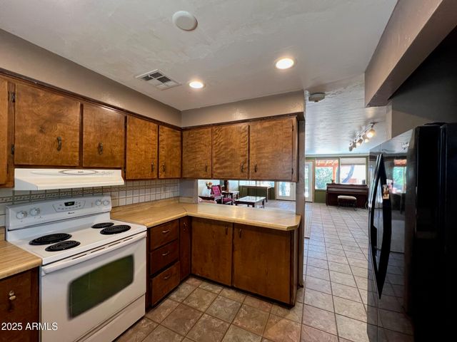 374 W Duane Street, Benson, AZ 85602