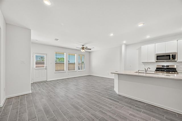 2122 Rosillo Brook Drive, Baytown, TX 77521