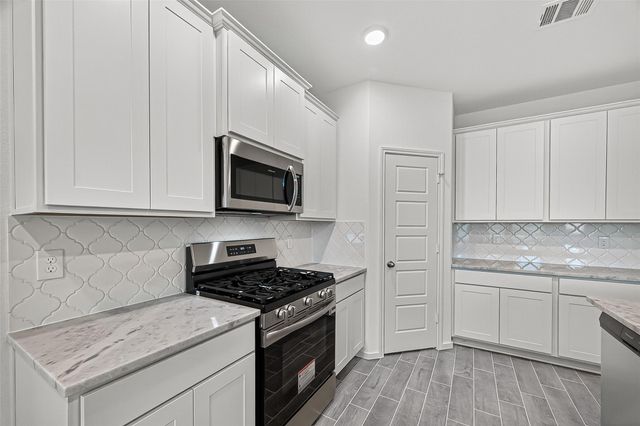 2122 Rosillo Brook Drive, Baytown, TX 77521