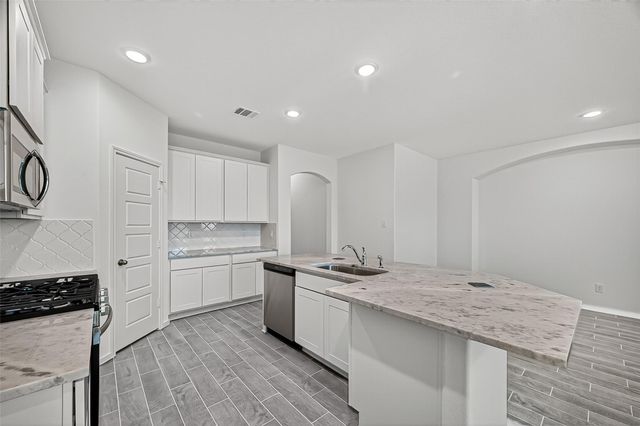 2122 Rosillo Brook Drive, Baytown, TX 77521