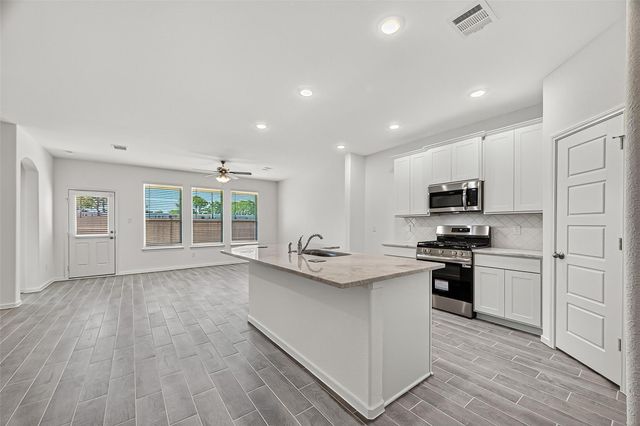 2122 Rosillo Brook Drive, Baytown, TX 77521