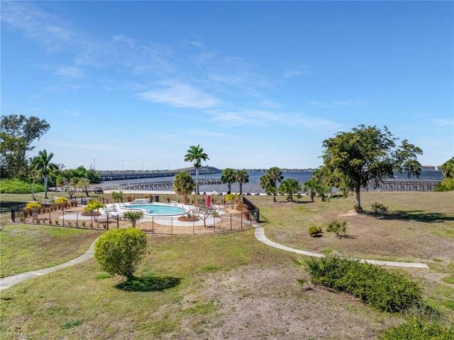 12498 Riverside DR 205, Fort Myers, FL 33919