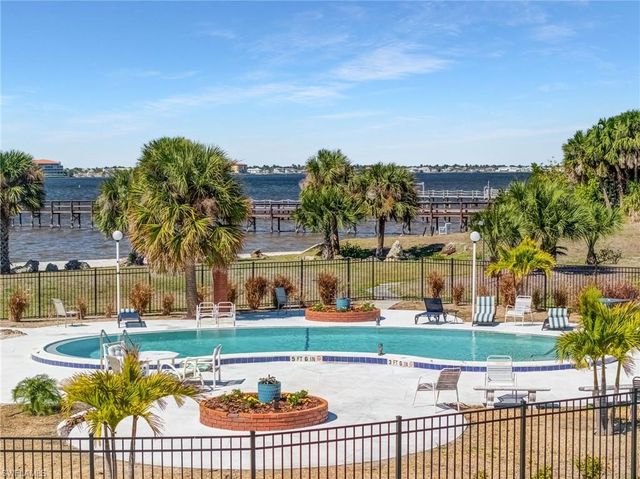 12498 Riverside DR 205, Fort Myers, FL 33919