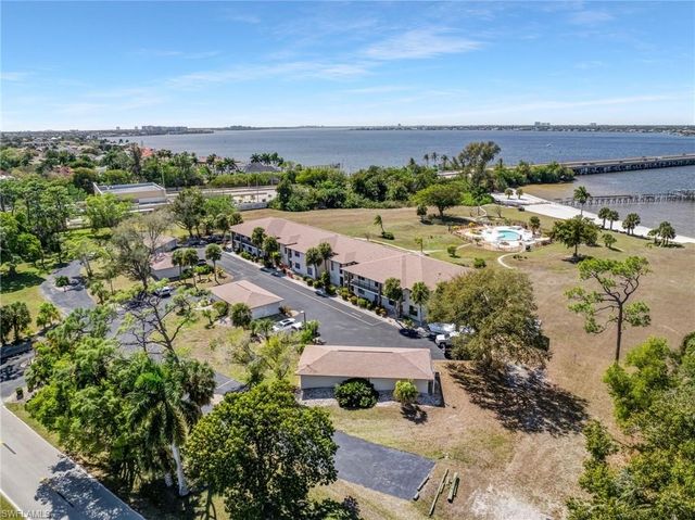 12498 Riverside DR 205, Fort Myers, FL 33919