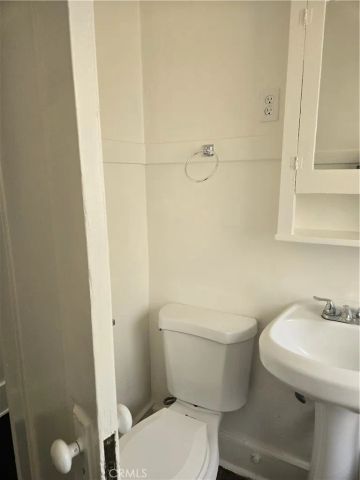 942 E 2nd 15, Long Beach, CA 90802