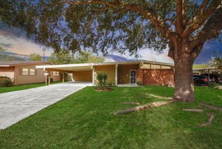 5326 Heatherbrook Drive, Houston, TX 77045