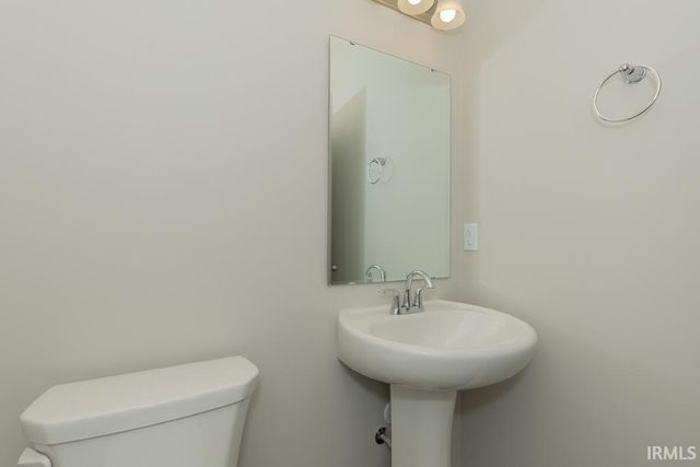4665 Chelmsford Drive, Newburgh, IN 47630