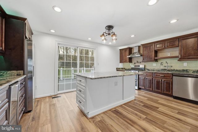 8441 GREAT LAKE LN, Springfield, VA 22153