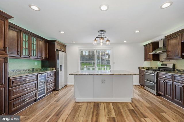 8441 GREAT LAKE LN, Springfield, VA 22153