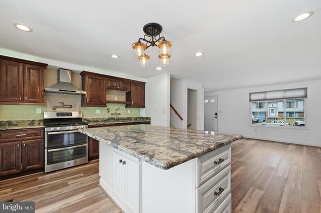 8441 GREAT LAKE LN, Springfield, VA 22153