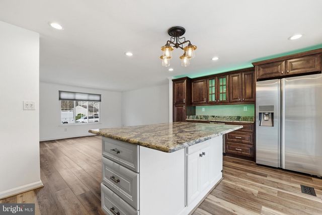 8441 GREAT LAKE LN, Springfield, VA 22153