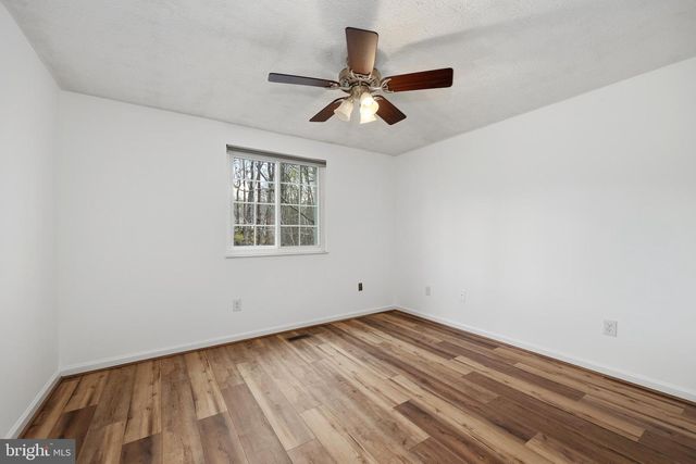 8441 GREAT LAKE LN, Springfield, VA 22153