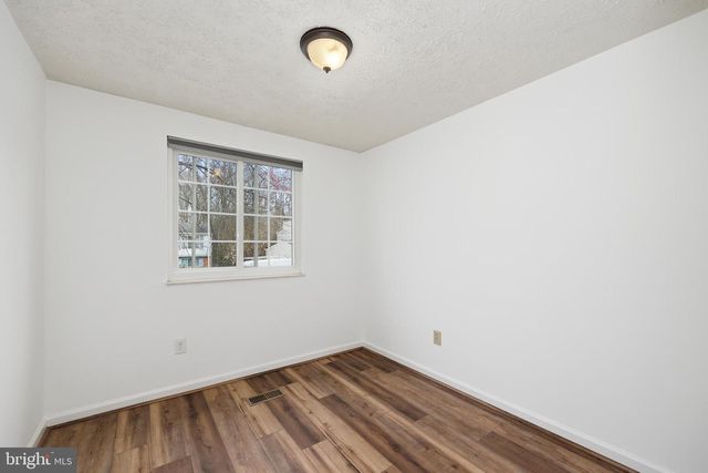 8441 GREAT LAKE LN, Springfield, VA 22153