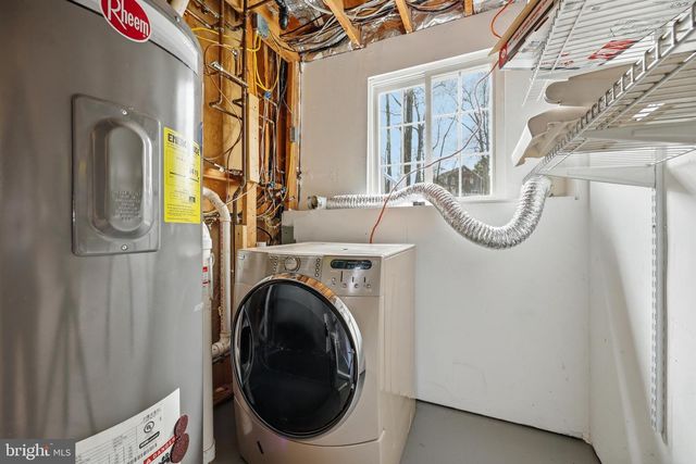 8441 GREAT LAKE LN, Springfield, VA 22153