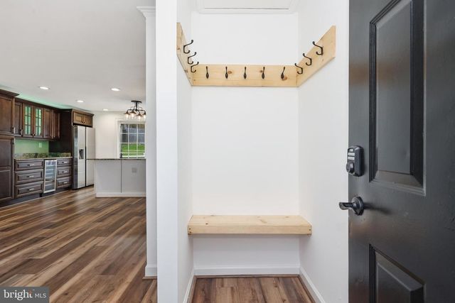 8441 GREAT LAKE LN, Springfield, VA 22153