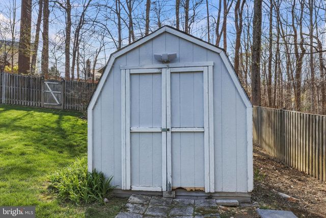 8441 GREAT LAKE LN, Springfield, VA 22153