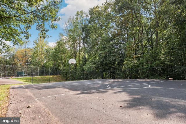 8441 GREAT LAKE LN, Springfield, VA 22153