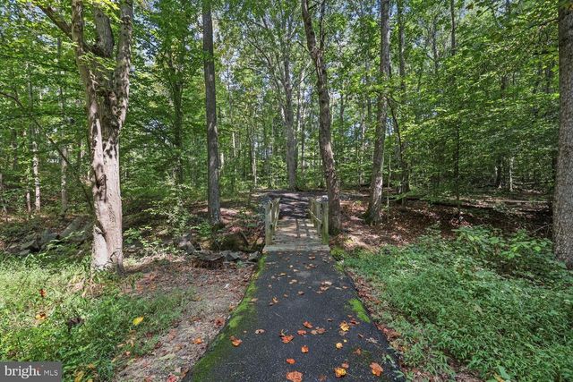 8441 GREAT LAKE LN, Springfield, VA 22153