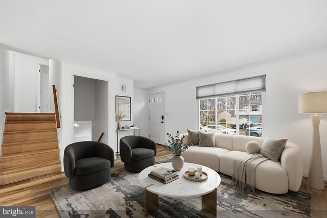 8441 GREAT LAKE LN, Springfield, VA 22153