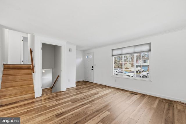 8441 GREAT LAKE LN, Springfield, VA 22153