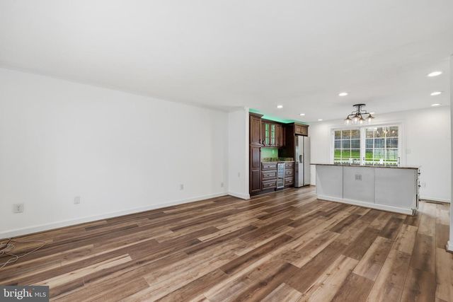 8441 GREAT LAKE LN, Springfield, VA 22153