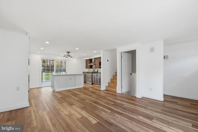 8441 GREAT LAKE LN, Springfield, VA 22153