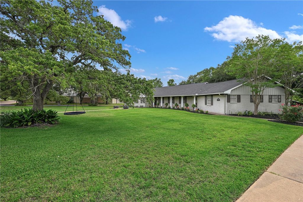 1307 East 31st Street, Bryan, TX 77802 — photo 2