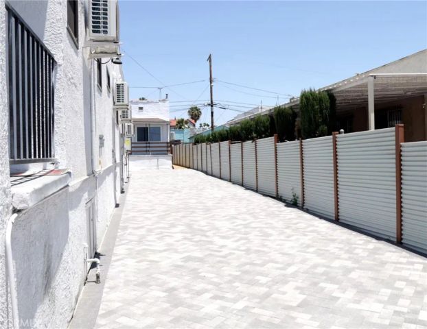 2437 Houston, Los Angeles, CA 90033