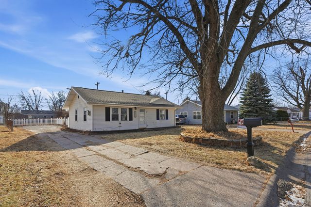 2515 W 69th Street, Davenport, IA 52806