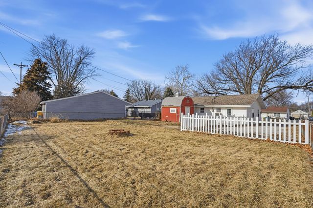 2515 W 69th Street, Davenport, IA 52806