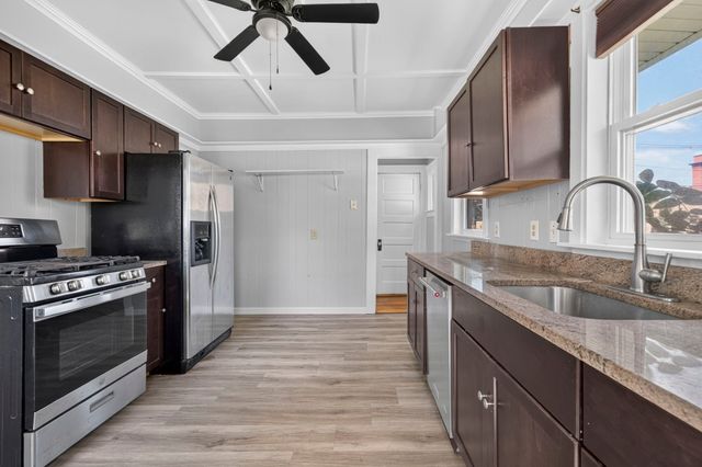 121 Oakland St, Mansfield, MA 02048