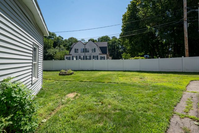 121 Oakland St, Mansfield, MA 02048