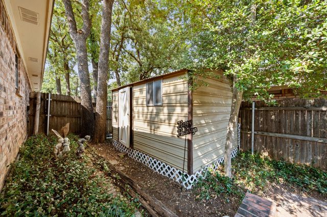 3000 Willow Lane, Bedford, TX 76021