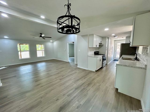 1250 Pecan, Canyon Lake, TX 78133