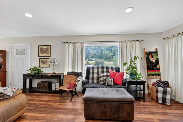 1048 Manzanita Drive, Julian, CA 92036