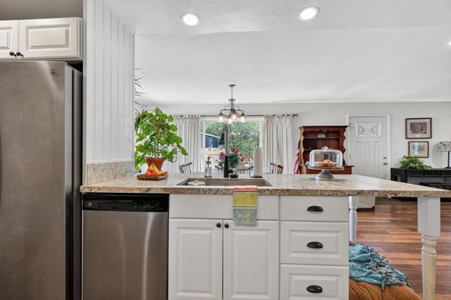 1048 Manzanita Drive, Julian, CA 92036