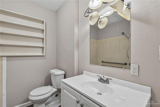 2105 Camellia Avenue, Mcallen, TX 78501