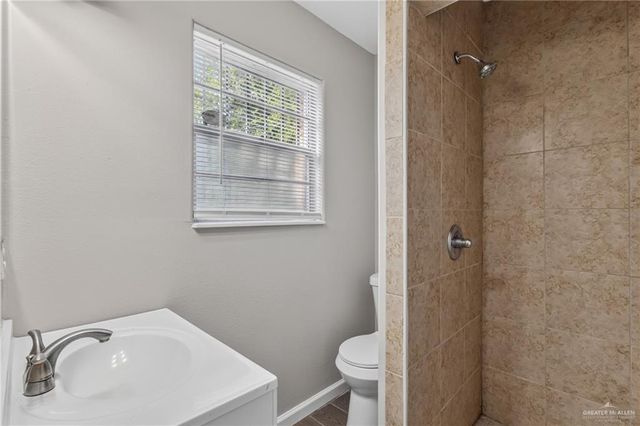 2105 Camellia Avenue, Mcallen, TX 78501