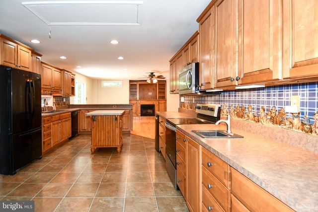 8870 BROOK DR, Waldorf, MD 20603