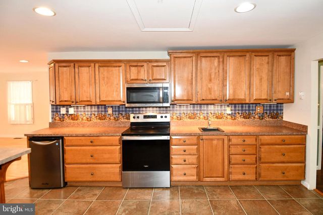 8870 BROOK DR, Waldorf, MD 20603