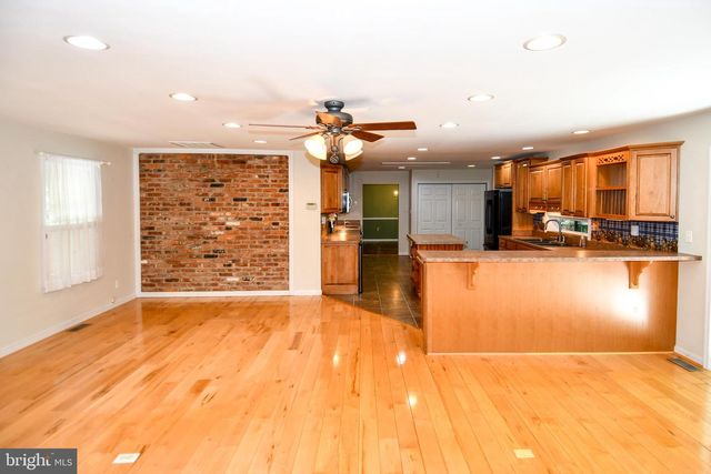 8870 BROOK DR, Waldorf, MD 20603