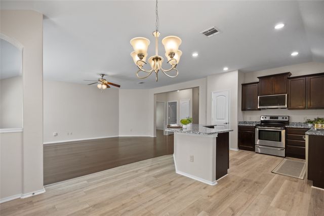 805 Hazels Way, Anna, TX 75409