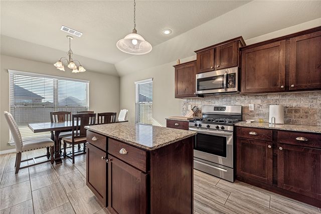 408 W Laurel Avenue, Rogers, AR 72758